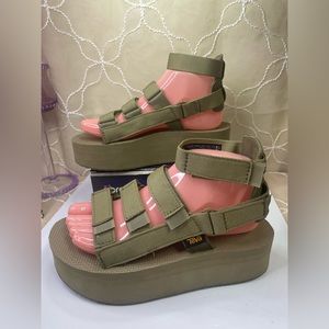 Teva Mevia Platform Tan Sandals Size 7 Fits 7.5-8